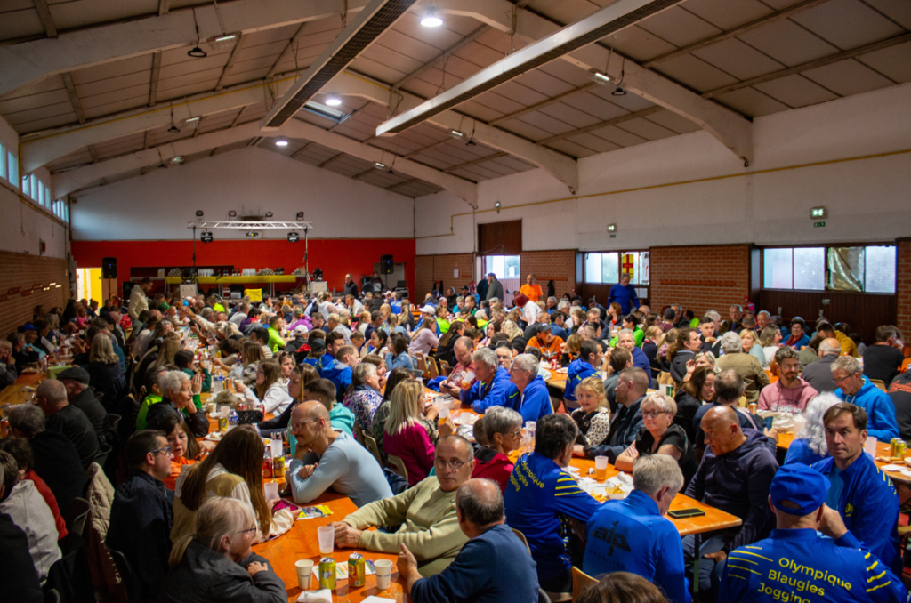 course des Sabotiers 2024 - une salle pleine à craquer